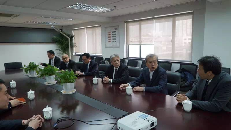日本TDK董事长上釜健宏一行参观上海铁塔ZETA项目